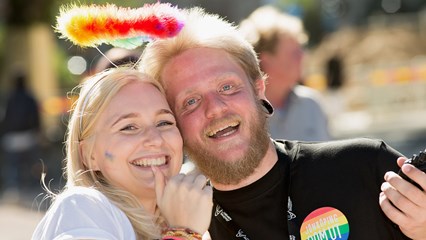 Kvinna och man på festival