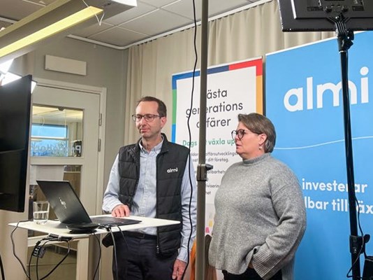 Malin Liedholm och Stefan Frylebäck (Almi Jönköping) höll i webbinariet. 