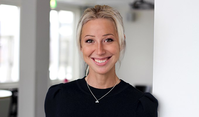 Anna jobbar som vårdadministratör på Käkkirurgiska kliniken och Kompetenscenter för sällsynta odontologiska tillstånd