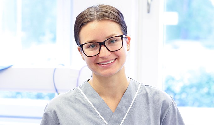 Mirna Krsek jobbar som tandläkare på Vaggeryd Folktandvård