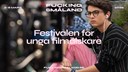 En pojke med rosa byxor. 