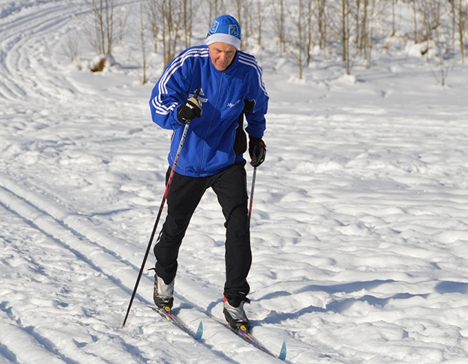 Jan-Olof motionerar i skidspåret
